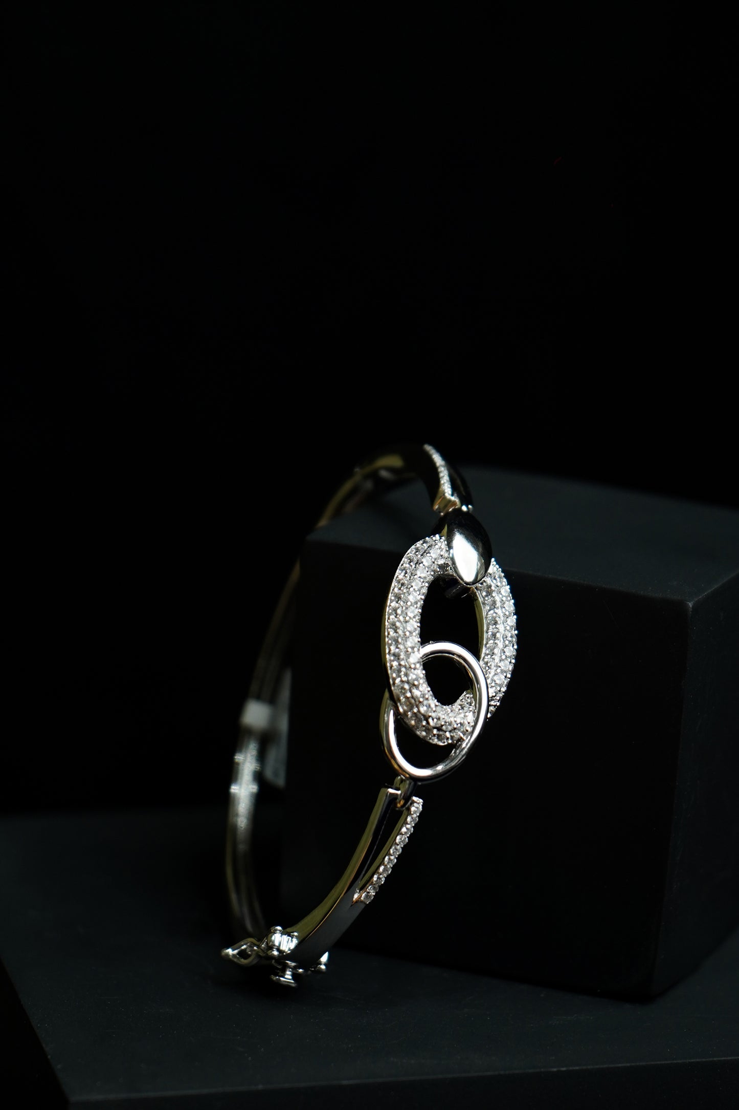Diamond studded Loveknot Bracelet