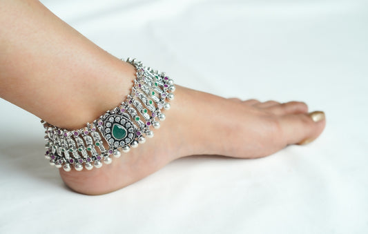 Women Silver Anklet With Green Stone and Pearls