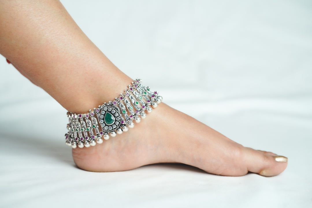 Women Silver Anklet With Green Stone and Pearls
